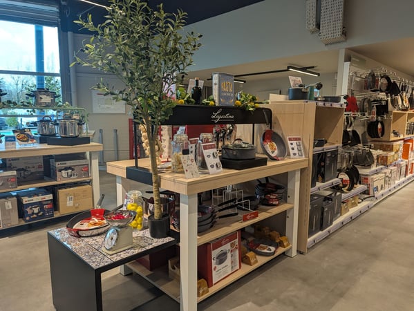 Présentation de poêles et casseroles de la marque Lagostina à Boulanger Limonest