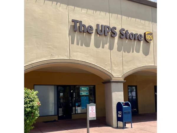 Fachada de The UPS Store N Scottsdale Rd and Pinnacle Peak Rd