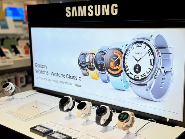 Montre connectée Samsung 
À la recherche d’une montre connectée Samsung ? Référence internationale, Samsung produit d’excellentes smartwatchs faisant à la fois office de montres connectées (appels, SMS, GPS, etc.) et de bracelets connectés vous permettant de garder la forme (suivi du nombre de pas, des calories brûlées, etc.). Retrouvez les meilleurs modèles dont la gamme Samsung Gear (Gear S3, Gear Fit, etc.). Avec la Samsung Gear S3,et d'autre montres dans votre magasin boulanger à vichy.