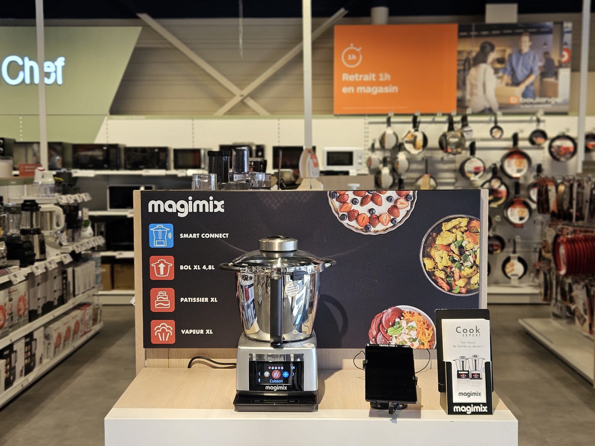 Découvrez la gamme Magimix chez Boulanger Alès : robots multifonctions, Cook Expert, Juice Expert, machines à pain, Gelato Expert, et plus encore, pour une cuisine innovante et pratique.