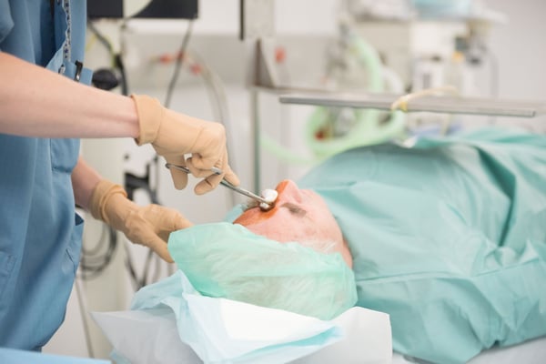 Augenchirurgie am Bahnhof St.Gallen Patienten-Vorbereitung / Desinfektion