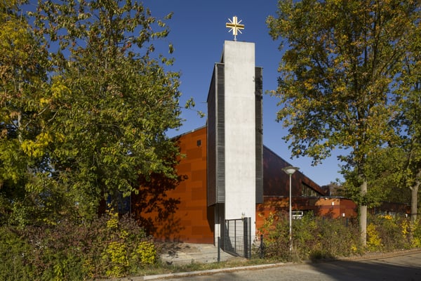 Ein modernes Kirchengebäude.