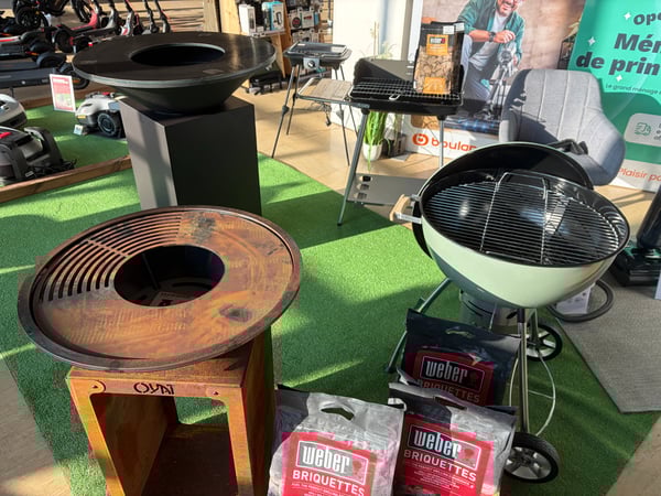 🔥 Le soleil revient, la saison des barbecues est lancée !

Rendez-vous dans votre magasin Boulanger La Roche-sur-Yon pour découvrir notre sélection de barbecues : gaz, charbon, électrique… il y en a pour tous les goûts et tous les jardins ! Nos conseillers sont là pour vous aider à choisir le barbecue parfait pour vos repas en famille ou entre amis.

Venez en magasin et préparez-vous à profiter de l’été comme il se doit ! ☀️🍖