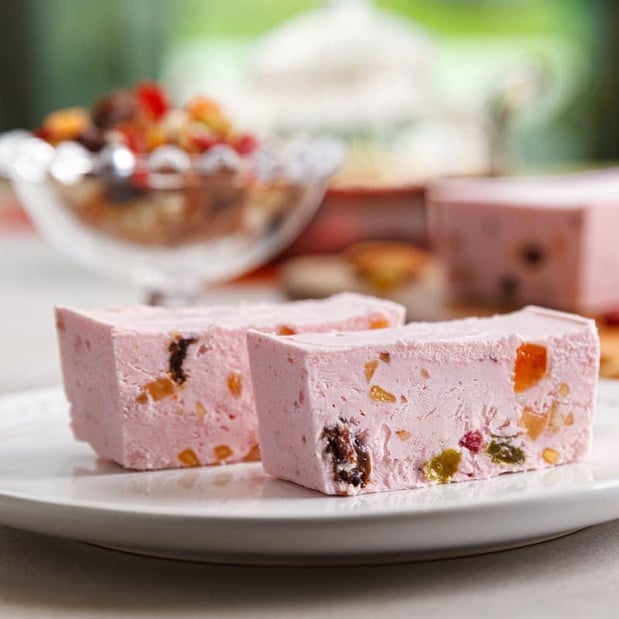 見た目にも美しく、目と舌で満足できる「あまおうカッサータ」