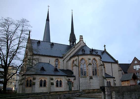 Gottesdienste:
Bartholomäuskirche - Sonntag, 10.00 Uhr, parallel Kindergottesdienst

Rosenhöhe (Krankenhaus und Altenheim)
jeden 1. und 3. Sonntag

9.30 Uhr im Krankenhaus
10.30 Uhr im Altenheim