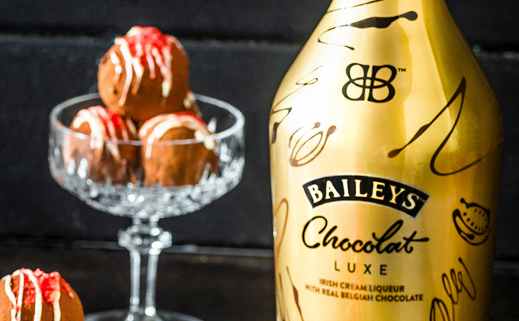 Baileys Chocolate Pralinés im Erdbeermantel zoomed in
