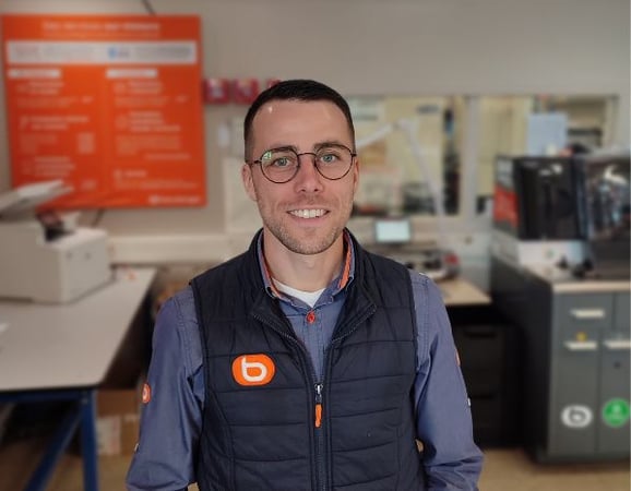 Yann, responsable service client, RSC