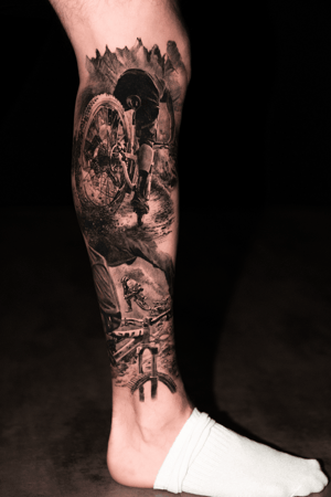 Tattoo Realism Black and Grey -  Mountain Bike - Leg Project.