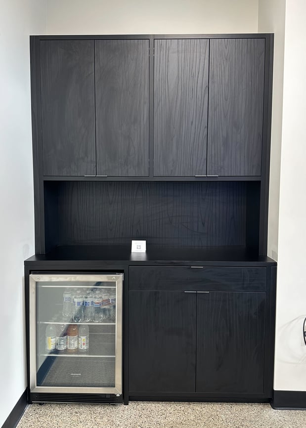 A dry bar with a refrigerator in the color Shadow Black