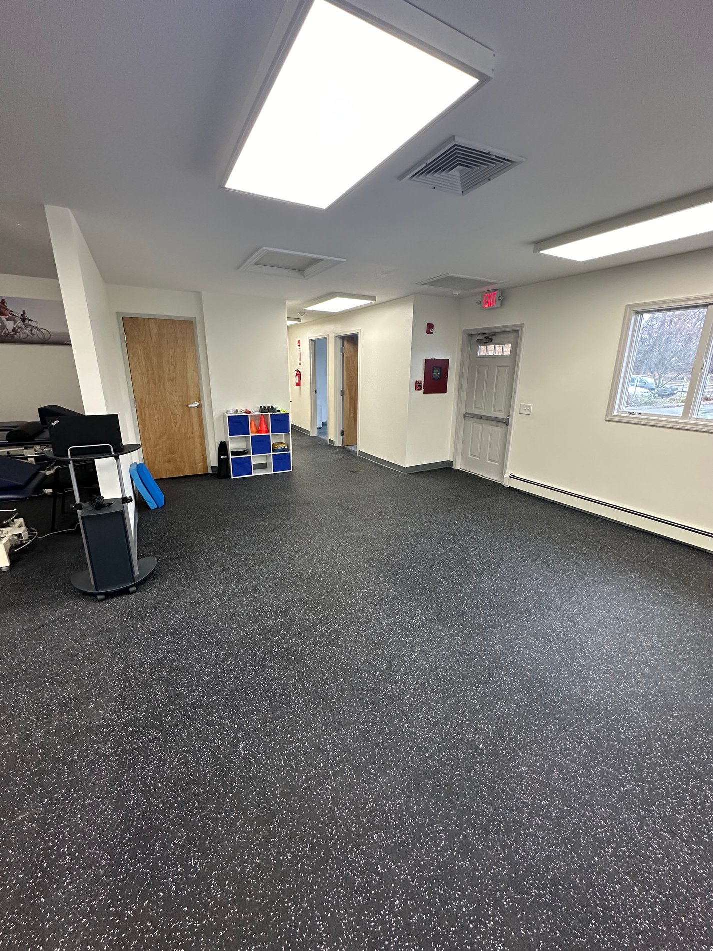 RI-WestWarwick-BSPT Patient care area and PT equipment.