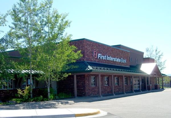 Exterior image of First Interstate Bank in Polson, Montana.