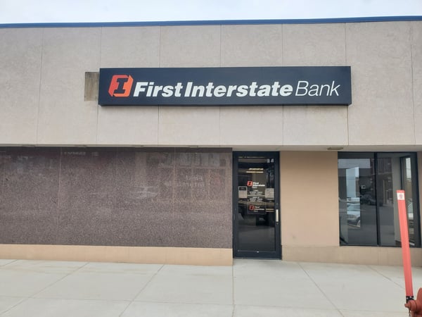 Exterior image of First Interstate Bank in Milbank, SD.