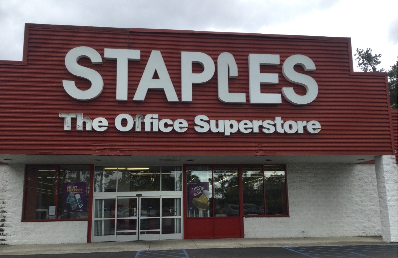 ®  Staples, The Office Superstore