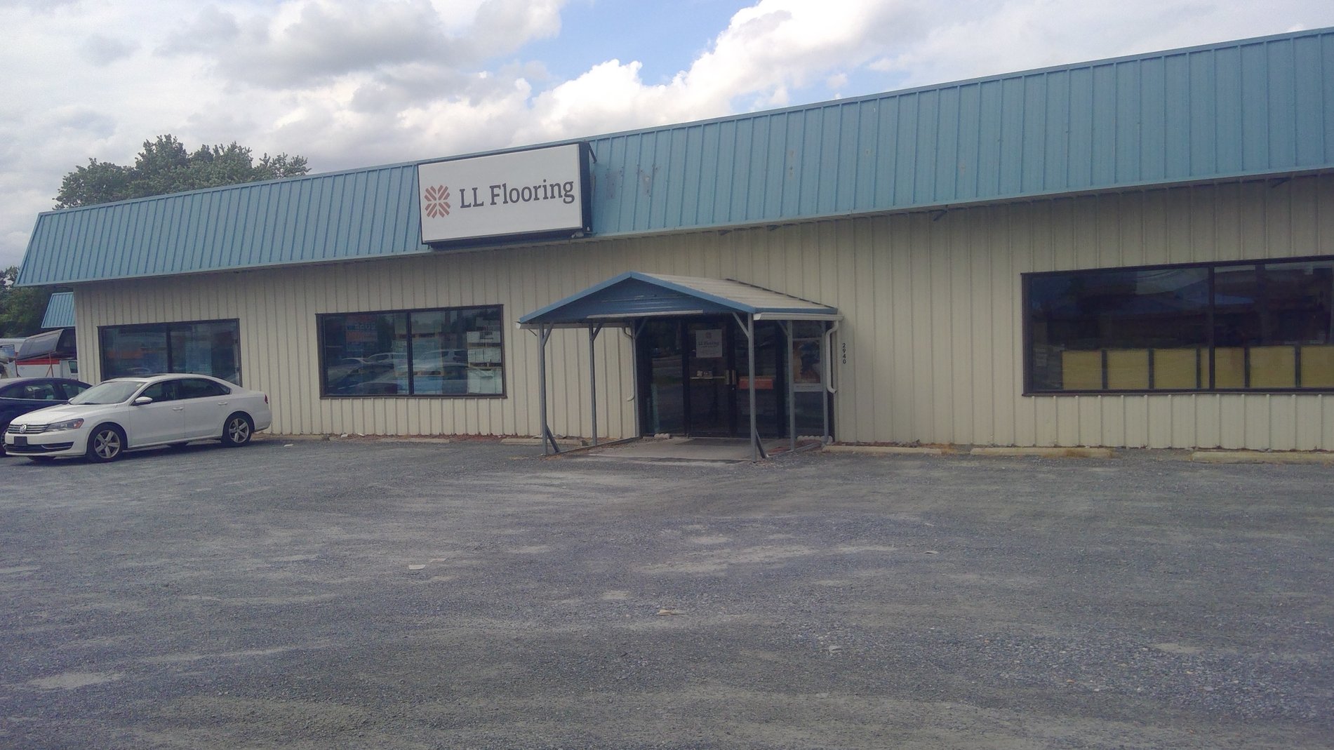 LL Flooring #1205 Dover | 2940 N. DuPont Highway | Storefront