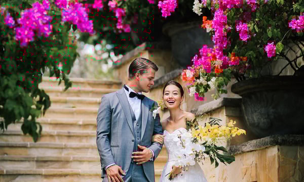 リゾーフォトウエディングを撮影する新郎新婦