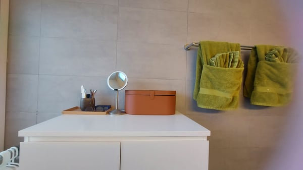 Nettoyage et organisation de la salle de bain dans les moindres détails !