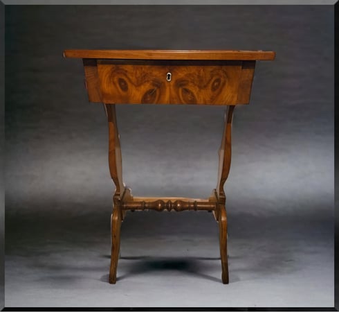 Nähtischlein Antik  • sofort verfügbar