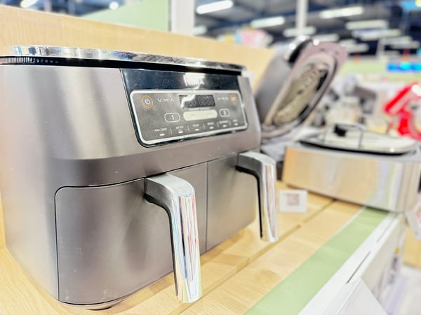 Vous êtes à la recherche d'appareils pour vous aider à cuisiner au quotidien ? Découvrez l'univers Ninja. Du multicuiseur Ninja Foodi au gril et friteuse sans huile, en passant par le robot culinaire et blender, Ninja propose une gamme complète de produits dotés de plusieurs fonctions de cuisson : Air Crisp, multicuiseur, appareil à soupe, friteuse, gril et même sorbetière Ninja ! Laissez-vous tenter par le multicuiseur Ninja Foodi Max pour une cuisine plus rapide, plus saine et de multiples possibilités.