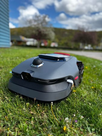 Robot tondeuse disponible chez Boulanger
