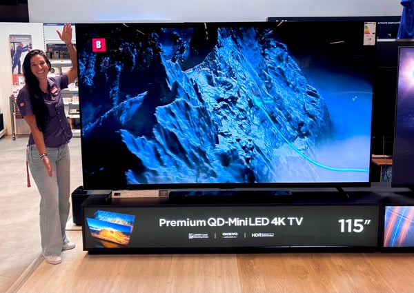Le premier TV QD-MiniLED au monde avec plus de 20 000 zones de local dimming. Le plus grand TV QD-MiniLED au monde, 115 pouces (soir 2,921 m de diagonale). Images réalistes, riches en détails