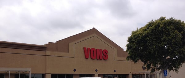 Vons Store Front Picture at 576 W Main St in Santa Paula CA