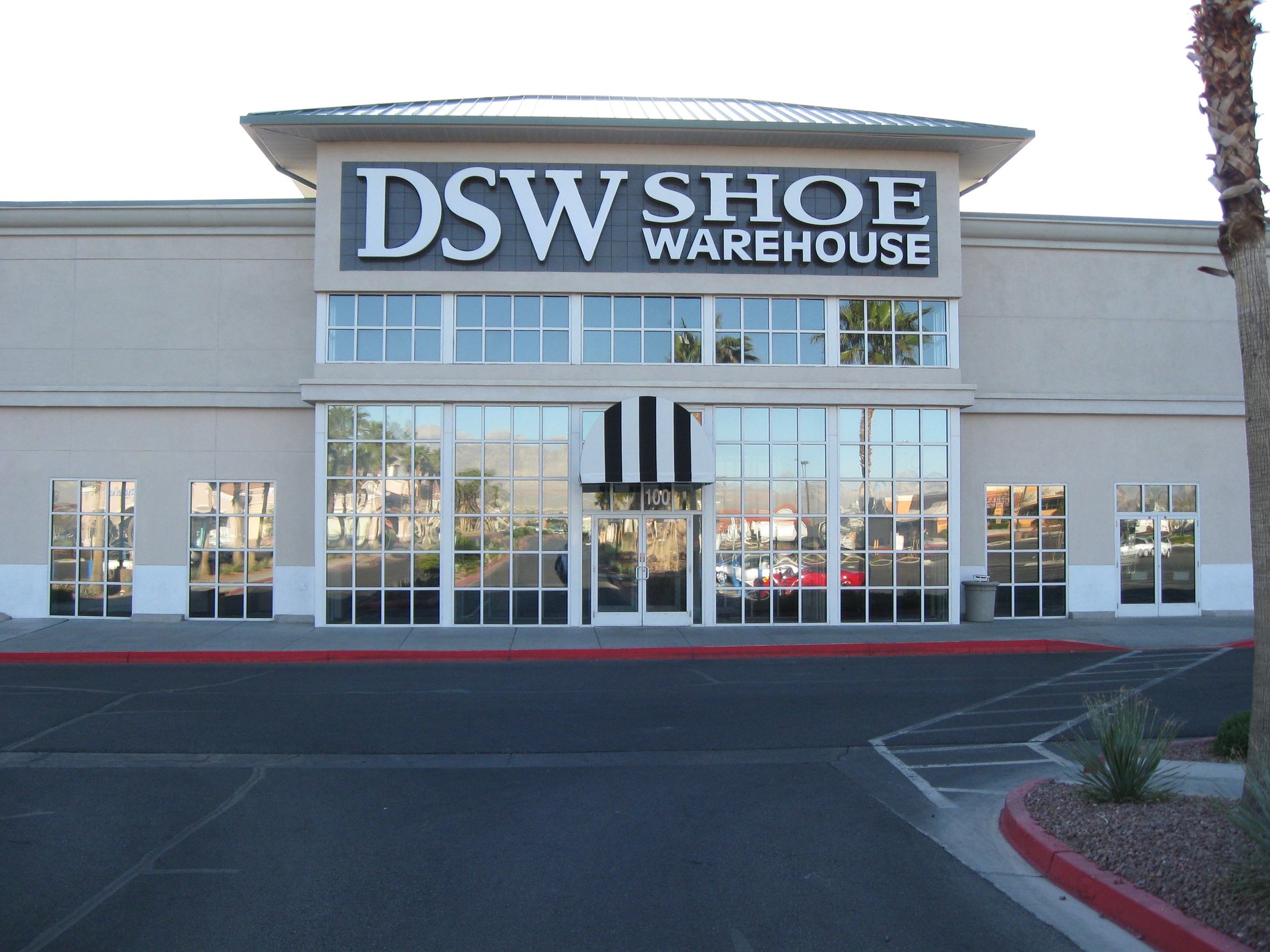 nearest dsw shoes store