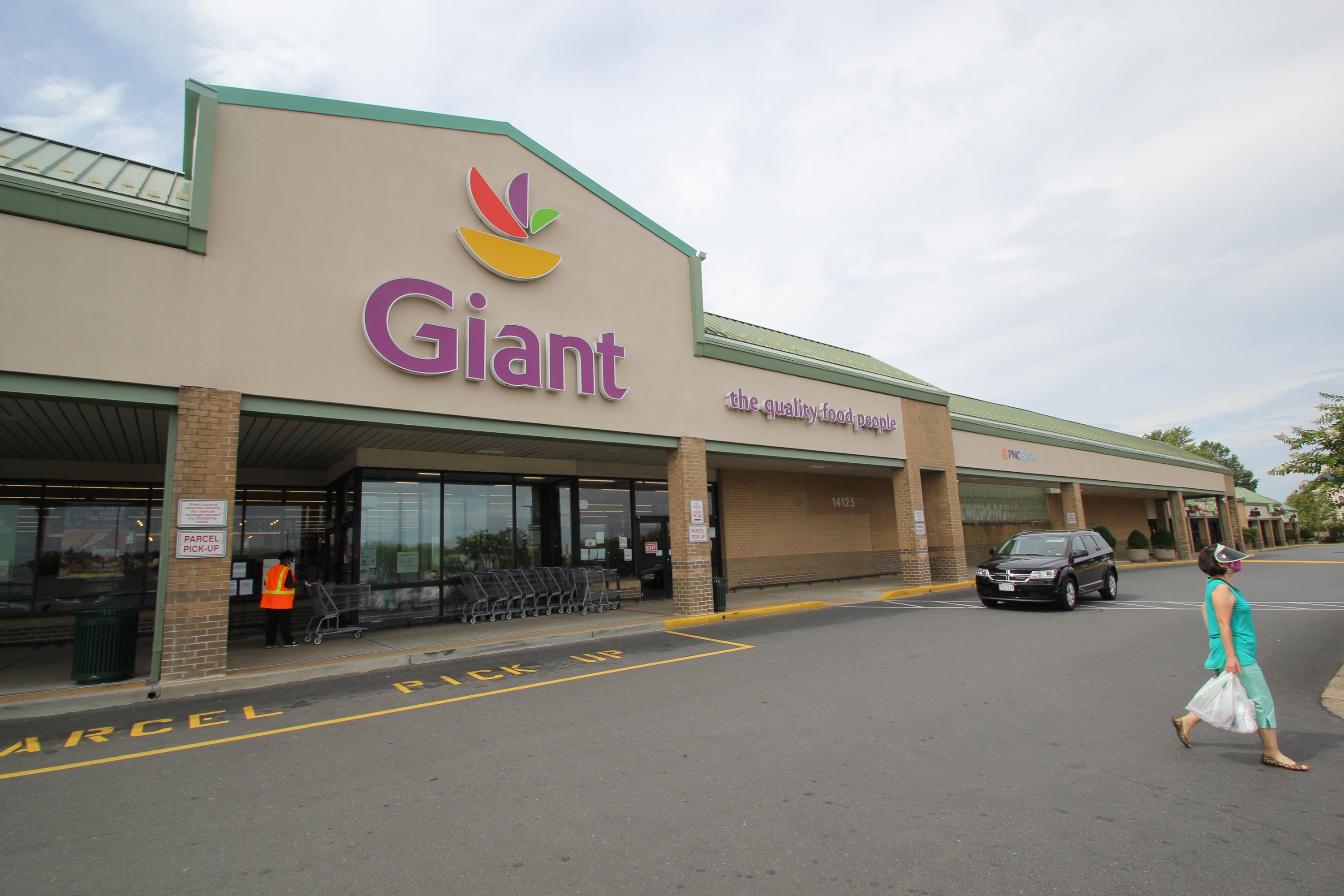 does giant grocery store sell cigarettes Food at 19312 Lighthouse Plaza Blvd Rehoboth Beach, DE Giant Food at 5700 Southeast