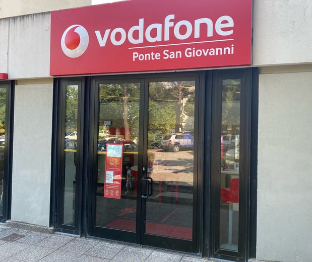 Vodafone Store | Giuseppe Lunghi