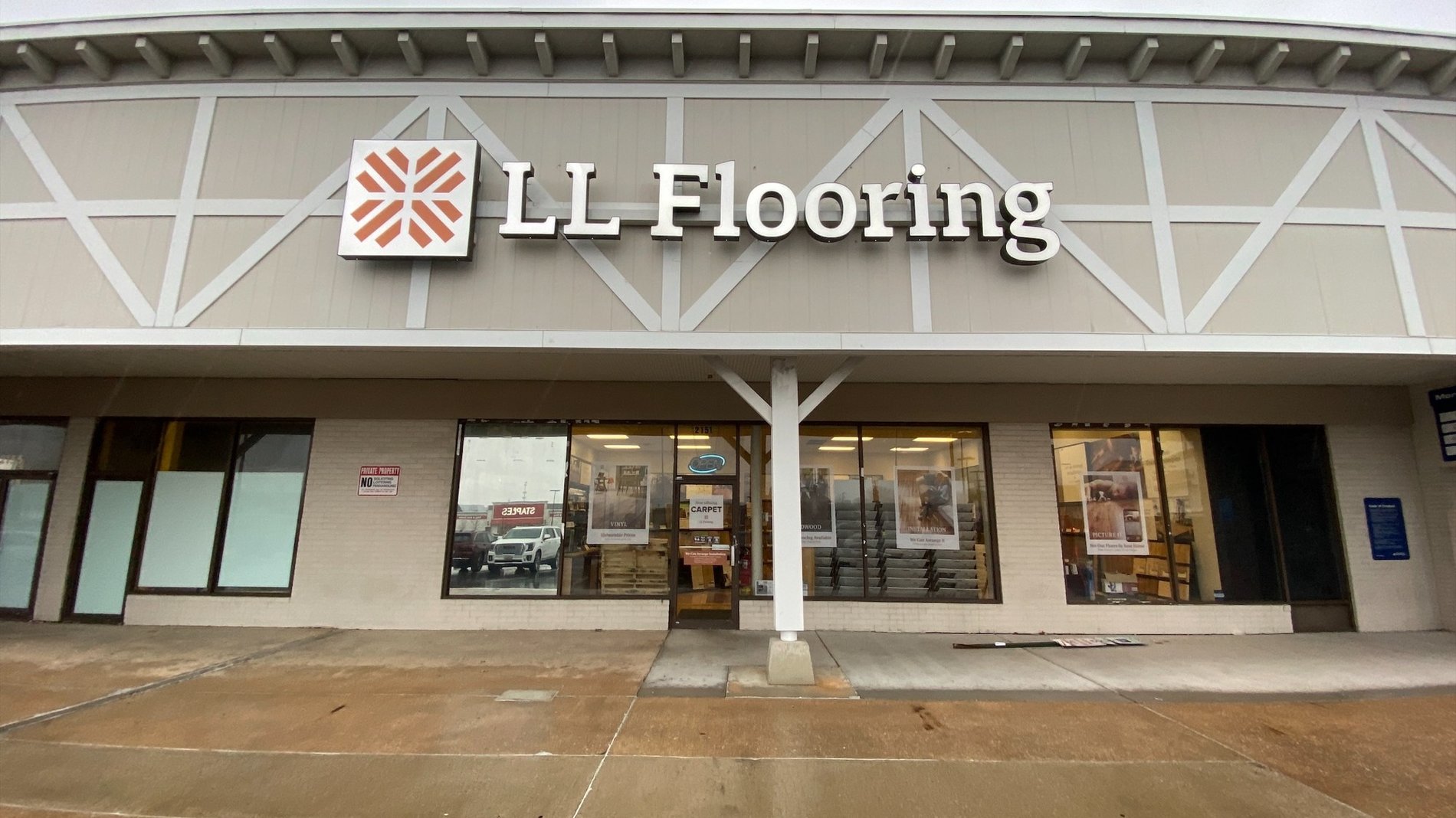 LL Flooring #1345 Lutherville | 2151 York Road | Storefront