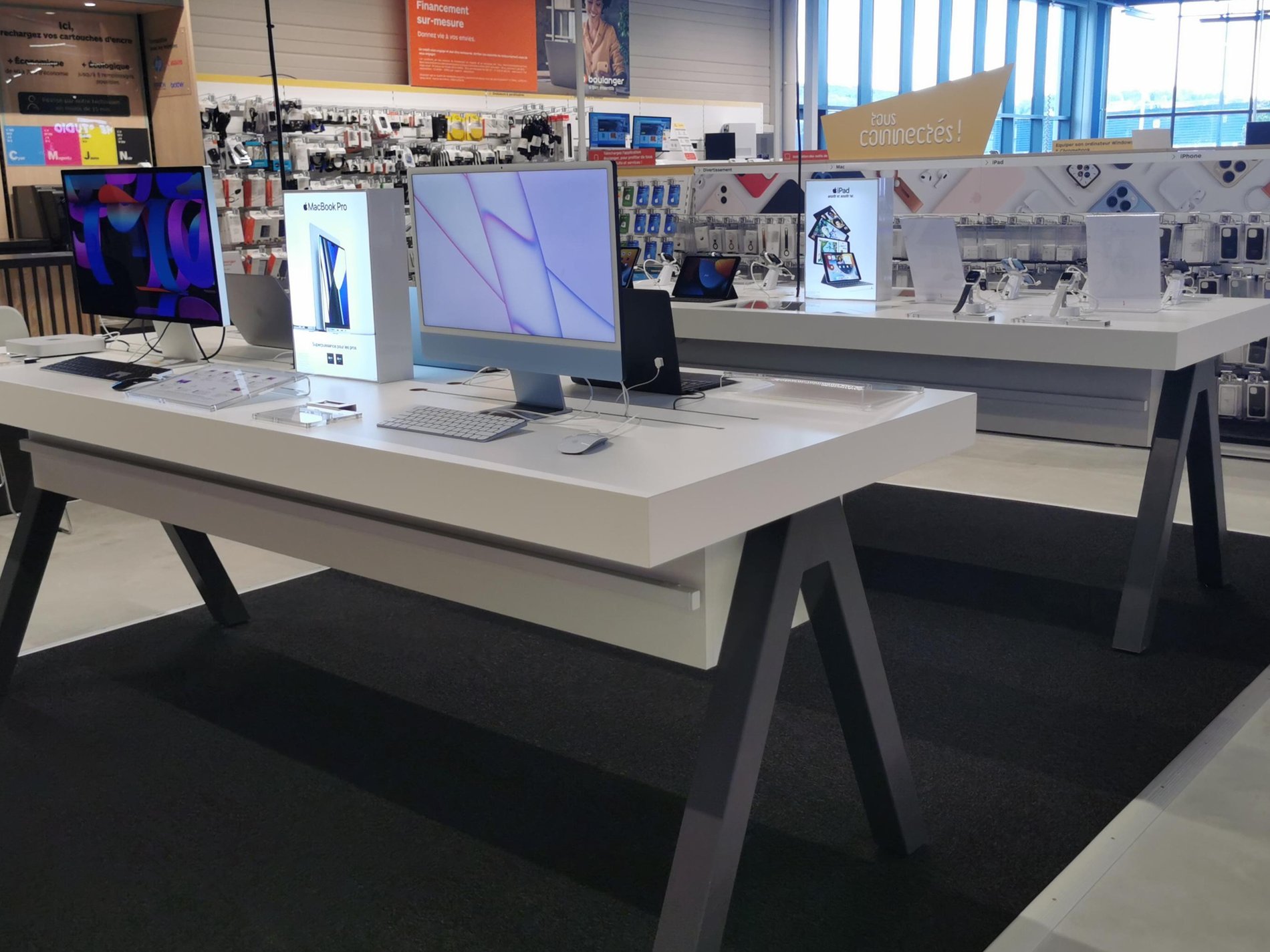 Table de démonstration Apple Boulanger Tourville