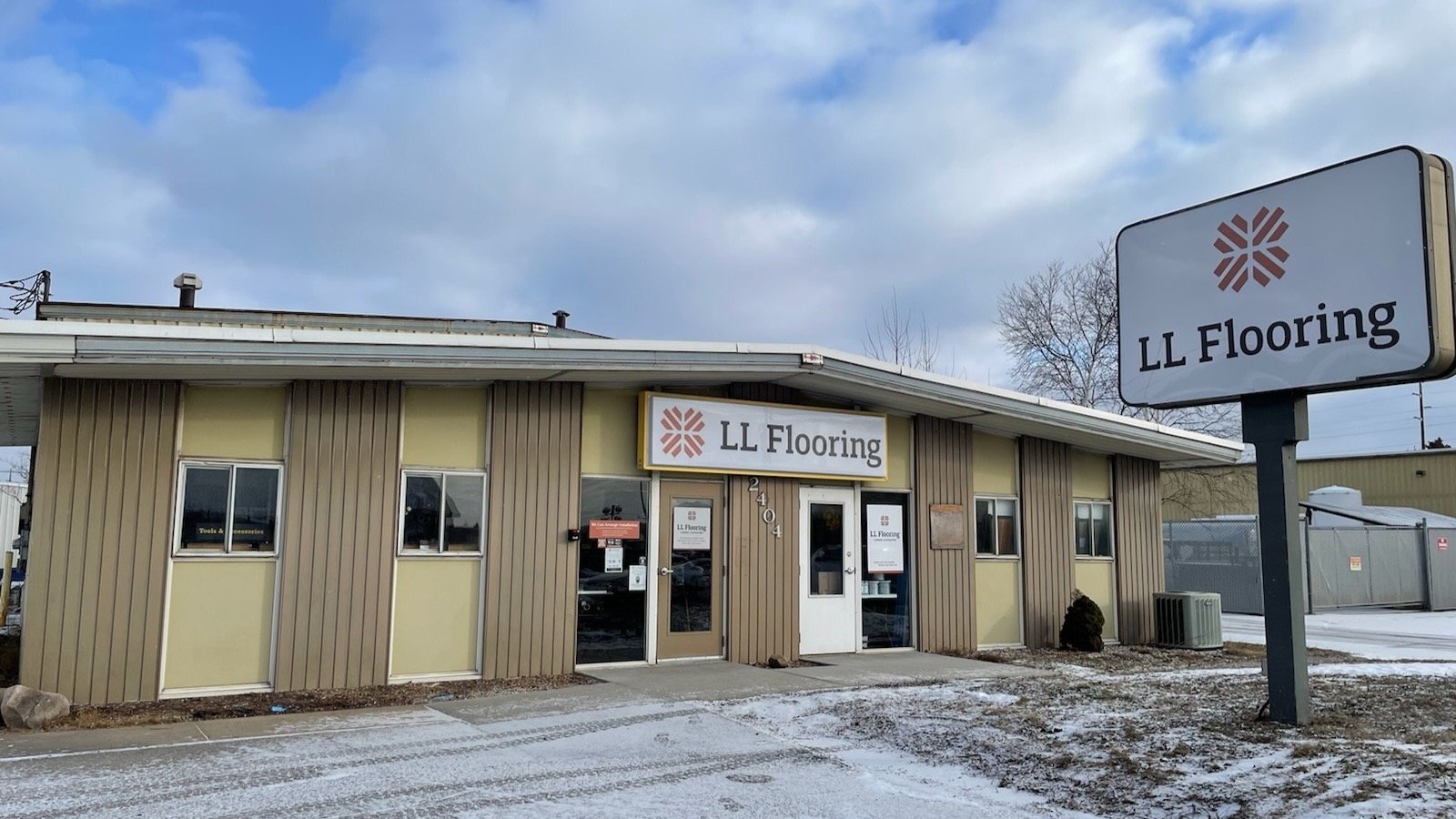 LL Flooring #1128 Traverse City | 2404 S. Airport Road | Storefront