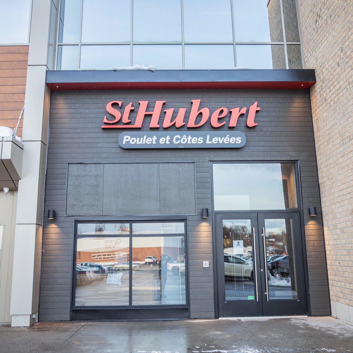 St-Hubert Restaurant and bar - Maniwaki