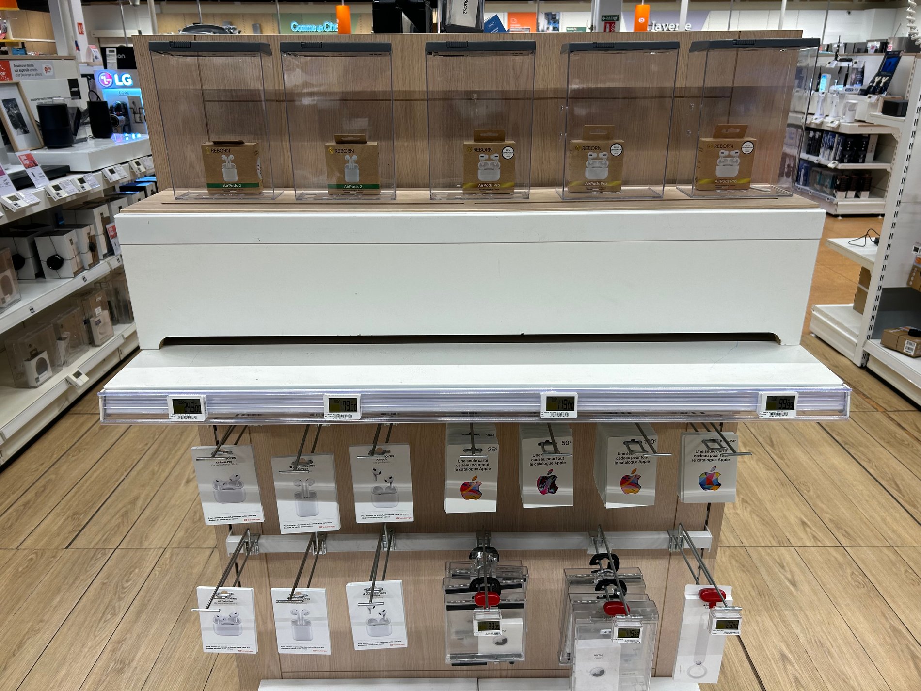 Nouveau casque audio Airpods 2, Airpods 3 et Airpods pro 2 au magasin Boulanger de Grenoble-St Egrève