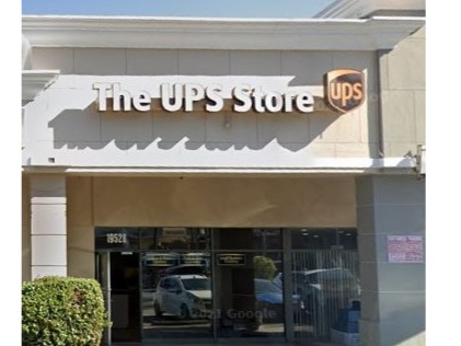 Facade of The UPS Store Tarzana