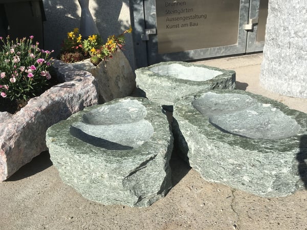 Vogelbad Naturstein - Rafael Häfliger Bildhauer & Plastiker GmbH