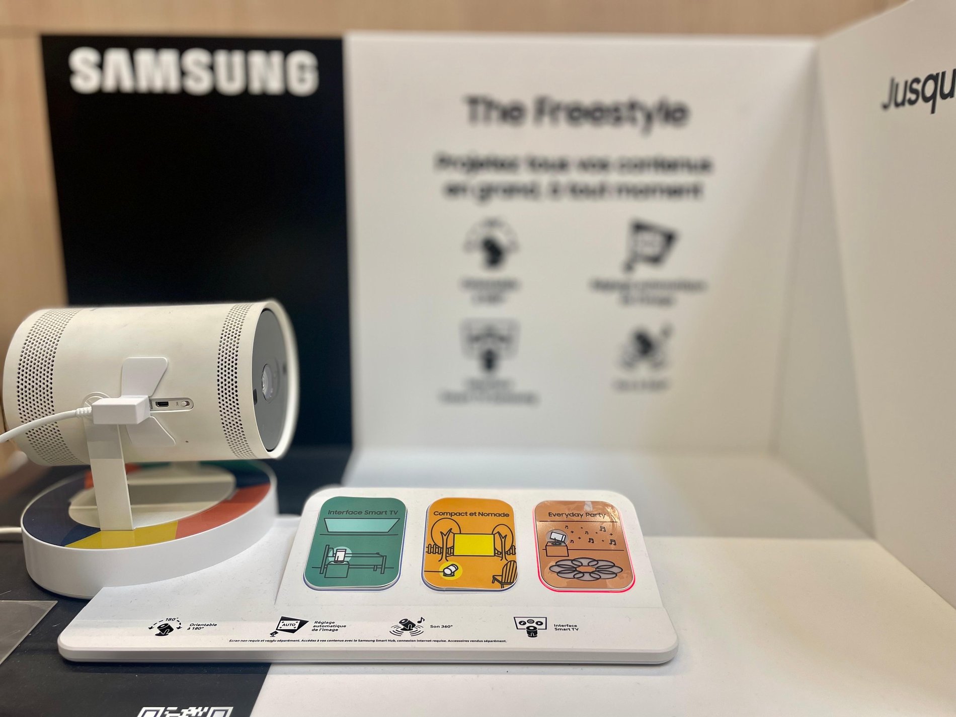 Samsung The Freestyle dans votre magasin Boulanger Saint-Nazaire