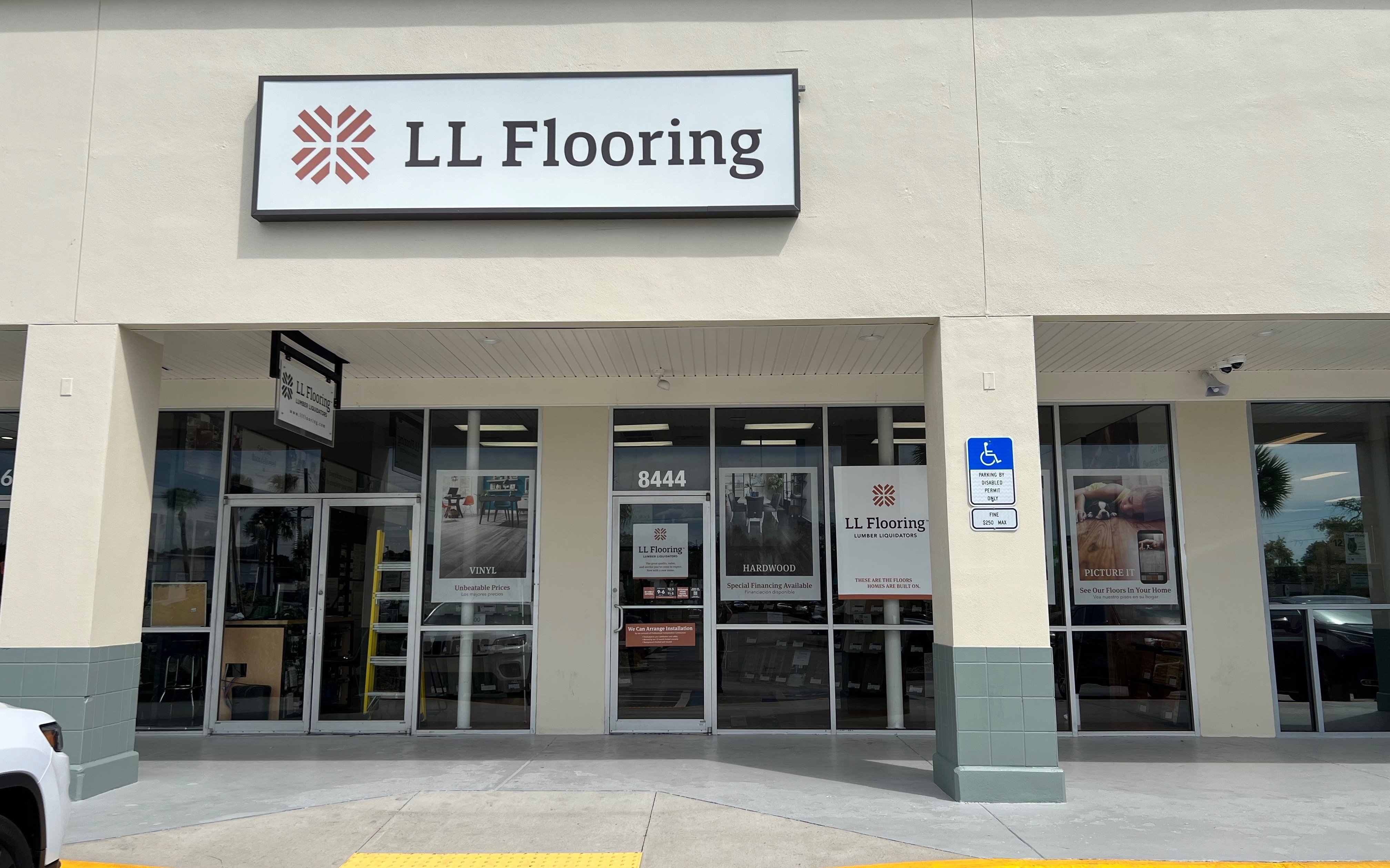 LL Flooring #1376 Tampa | 8444 West Hillsborough Avenue | Storefront