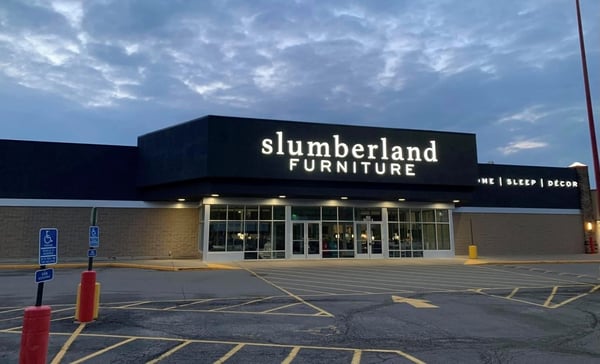 Slumberland store front in Dundas, MN