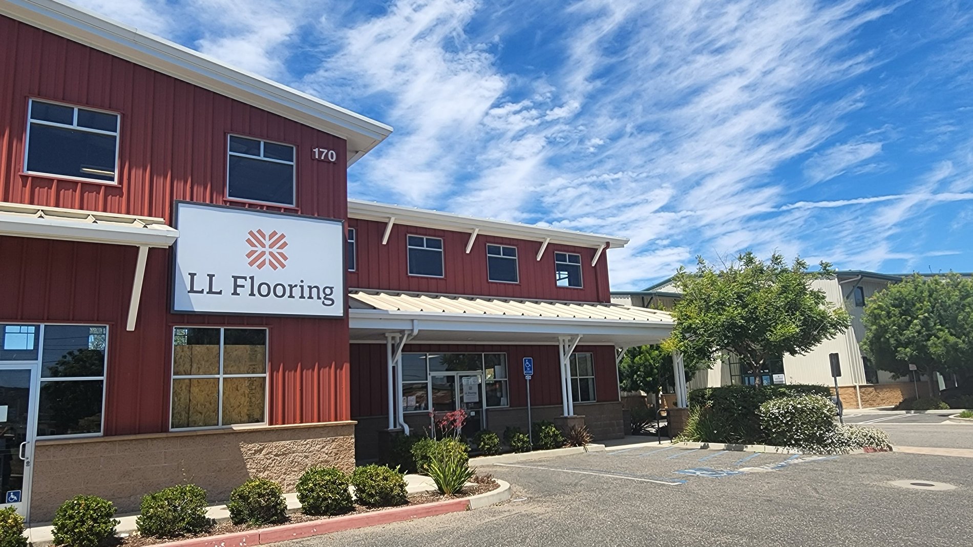 LL Flooring #1194 San Luis Obispo | 170 Suburban Road | Storefront