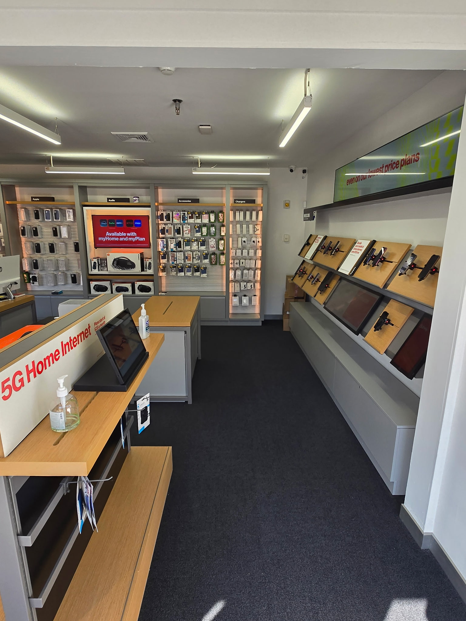 Wireless Zone 498 Red Apple Ct: Verizon Wireless Retailer