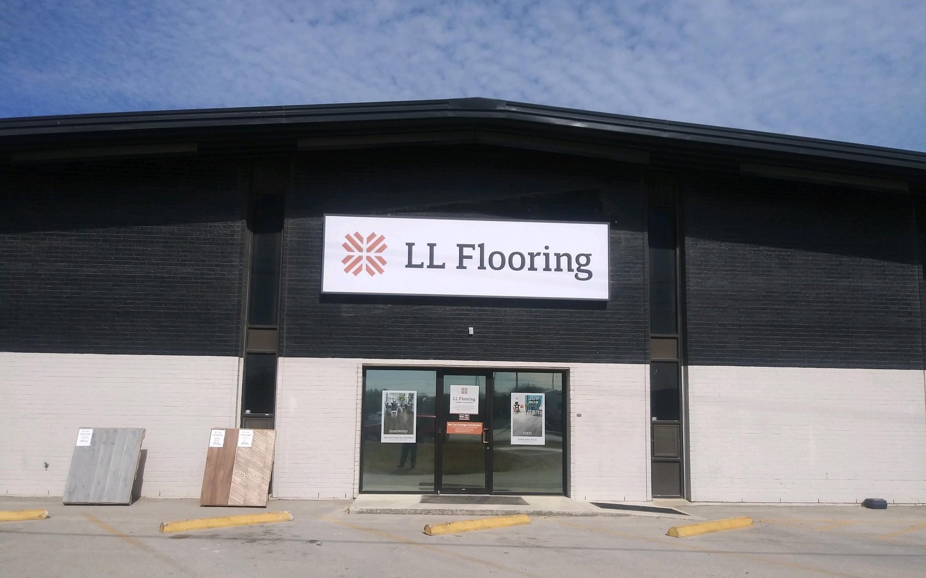 LL Flooring #1287 Selma | 15403 Interstate 35 North | Storefront
