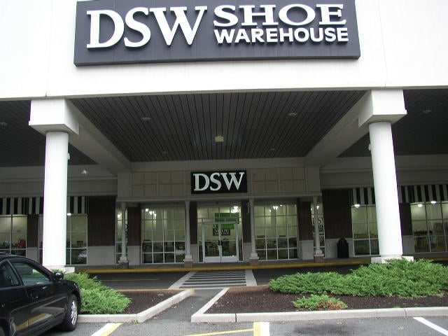 dsw hours near me