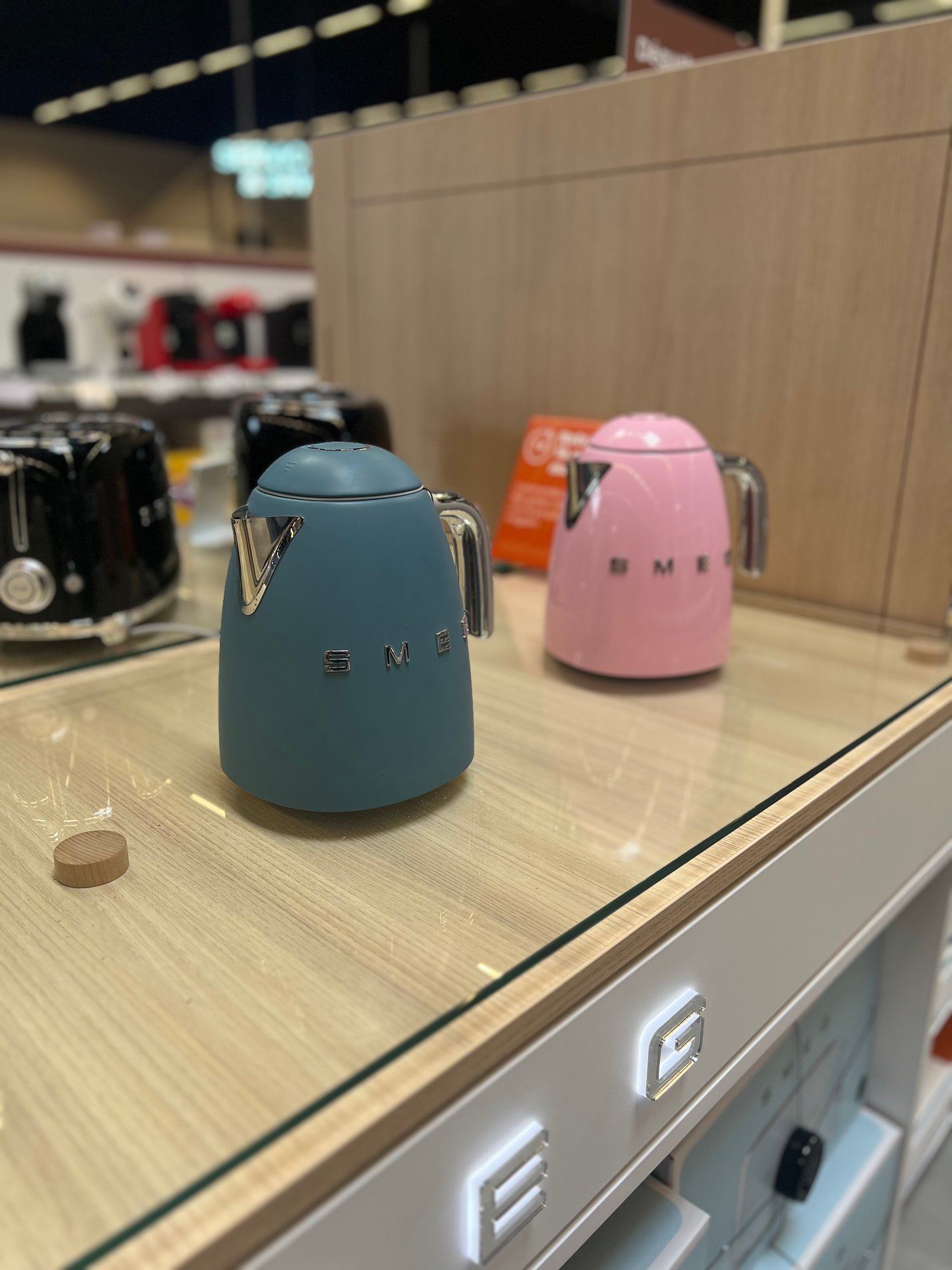 2 bouilloires smeg dans votre magasin boulanger st quentin