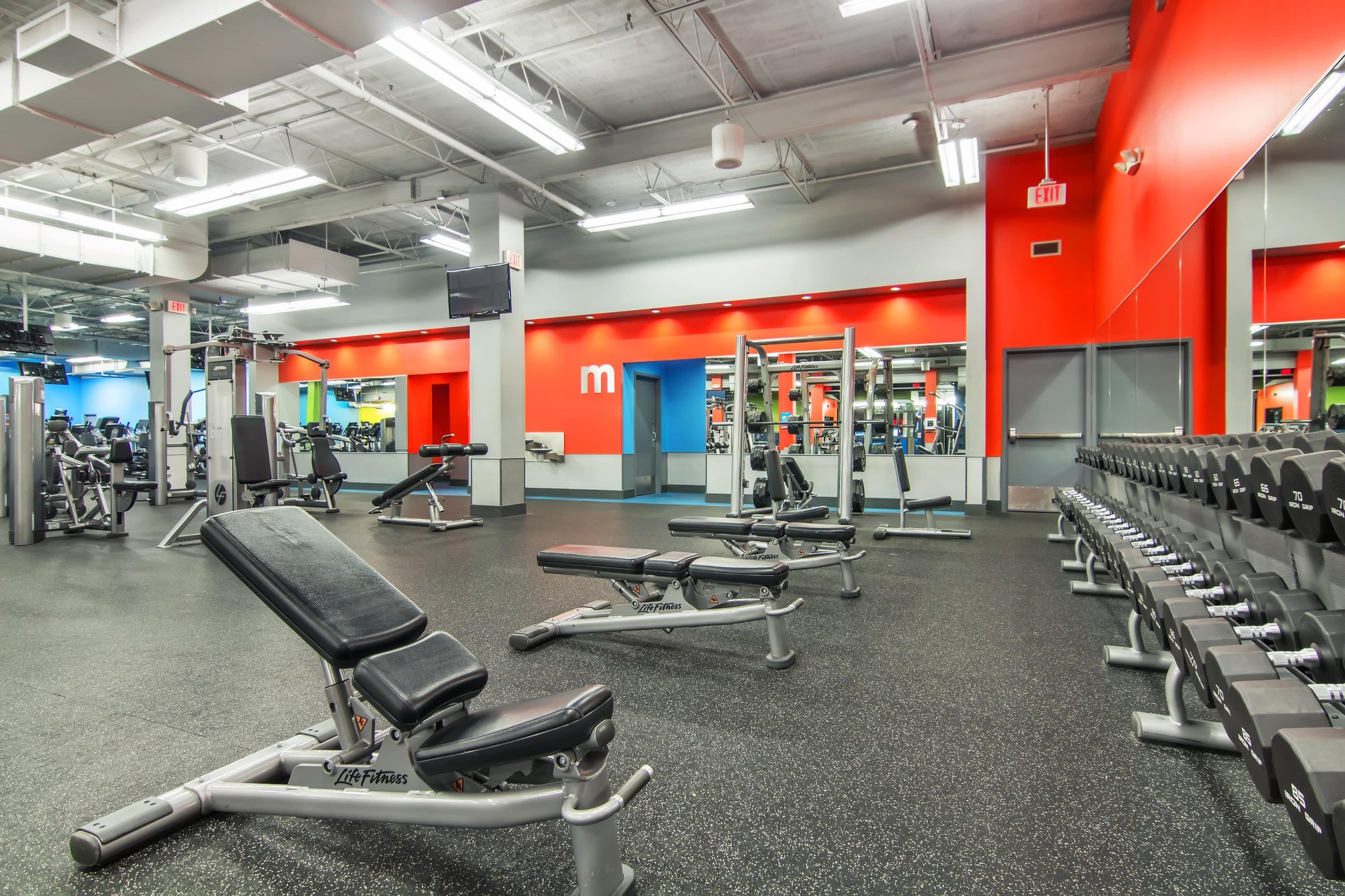 Blink Fitness Brentwood Gym in Brentwood, NY