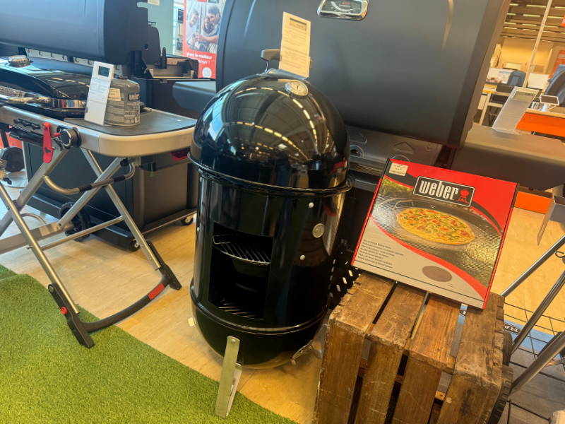 Découvrez le fumoir weber au magasin boulanger avignon le pontet. Idéal pour avoir de succulentes saveurs comme au traiteur mais à la maison