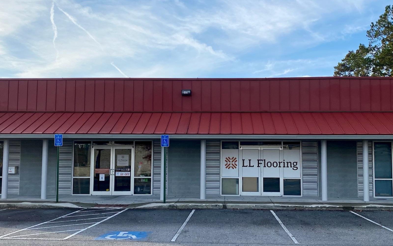 LL Flooring #1155 Savannah | 4131 Ogeechee Road | Storefront