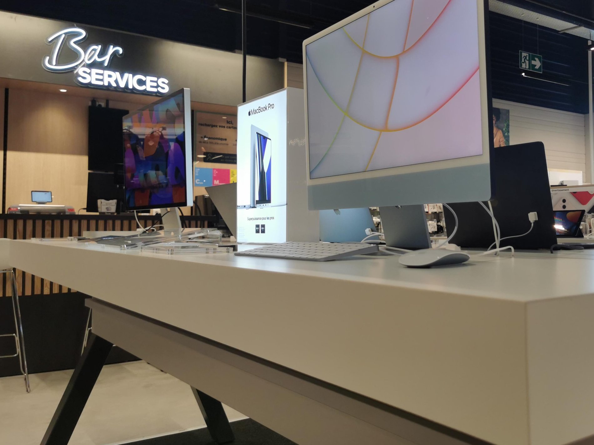 Espace de démonstration Imac Boulanger Tourville