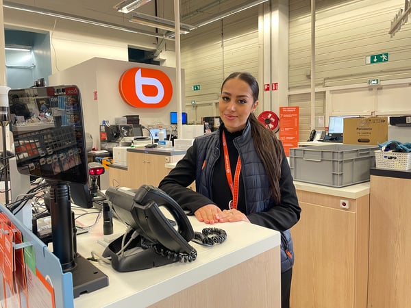Myriam, assistante manager Services du magasin Boulanger Sainte-Geneviève-des-Bois ZAC de la Croix Blanche.