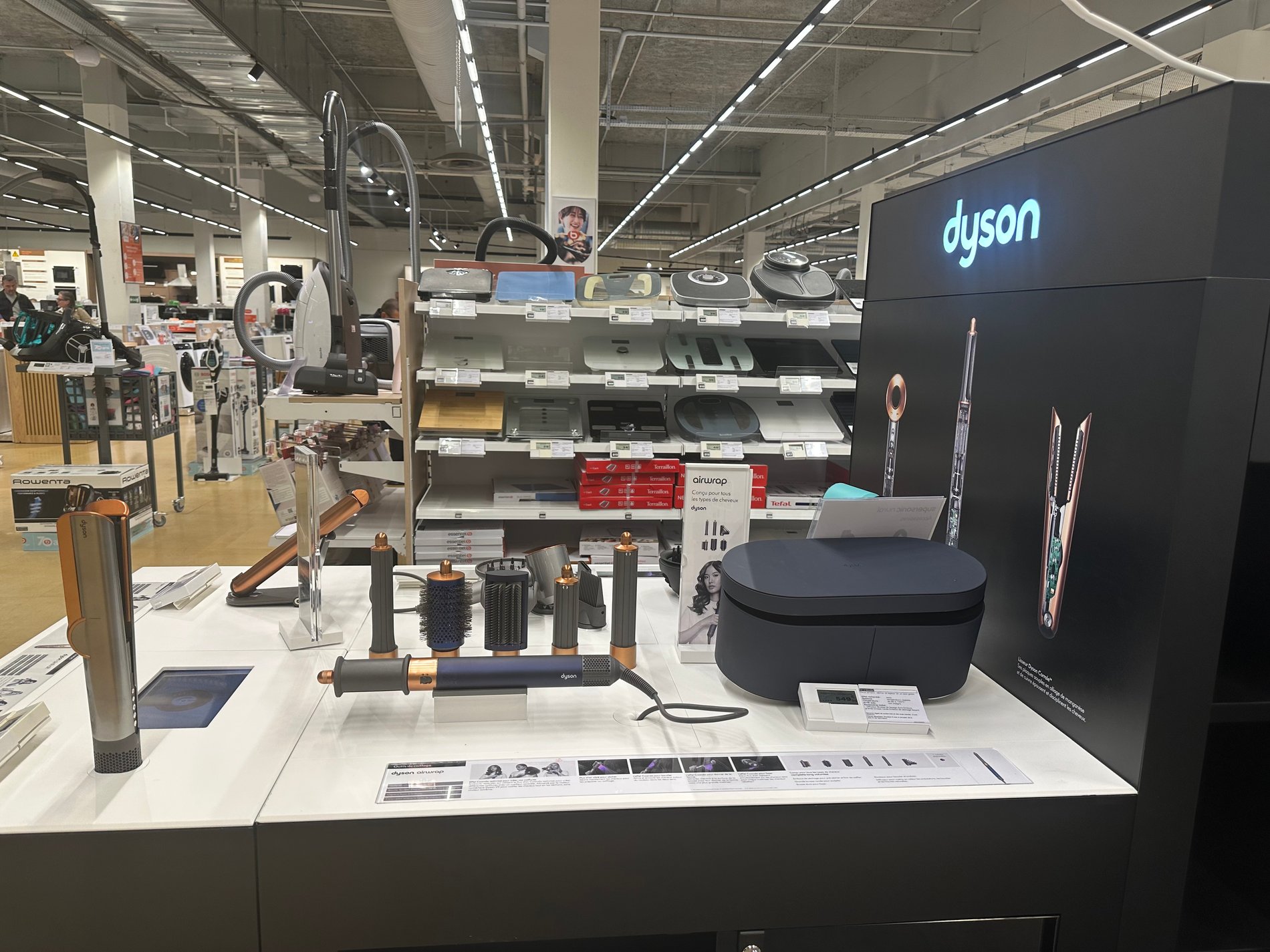 Nouveau fer a lisser Dyson chez Boulanger La Valentine.
