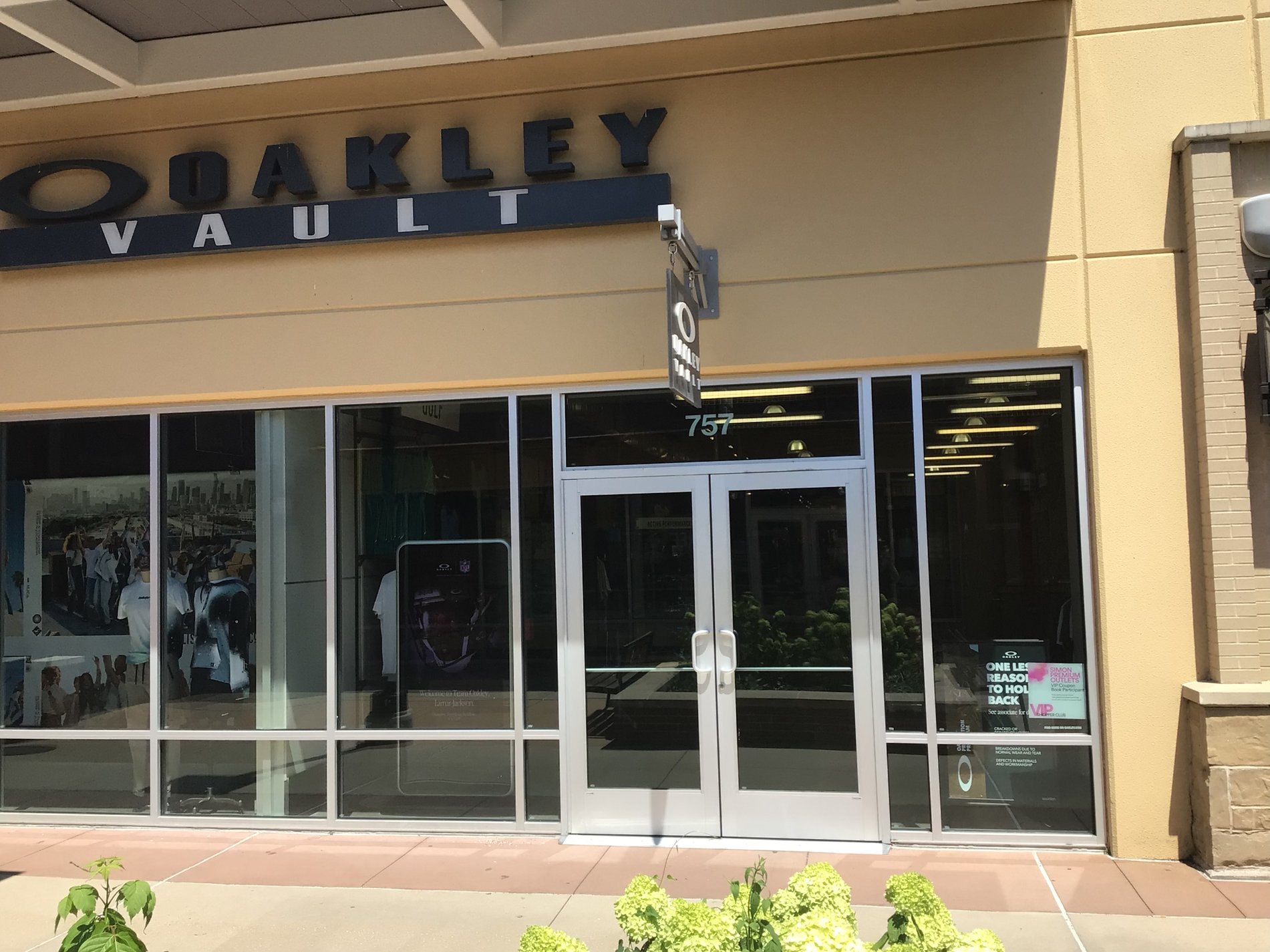 Oakley Vault, 80 Premium Outlet Blvd Merrimack, NH